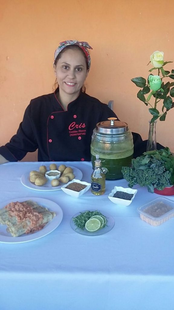Cristiane Ferreira assumiu o restaurante ComidaFit, onde serve pratos naturais e saudáveis para seus clientes
